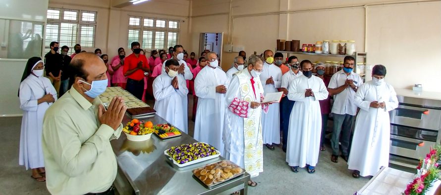 “ബേക്കറിയുടെ പുതുരുചികളുമായി ആശിസ് സൂപ്പർ മെർക്കാത്തോ”