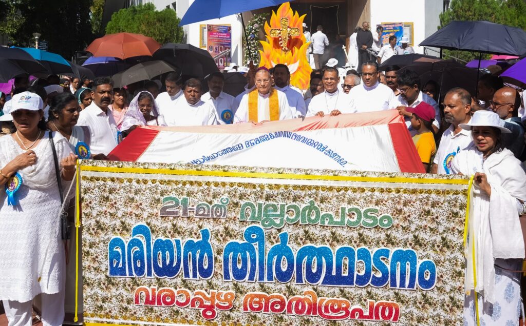വല്ലാർപാടത്തേക്ക് തീർത്ഥാടക പ്രവാഹം